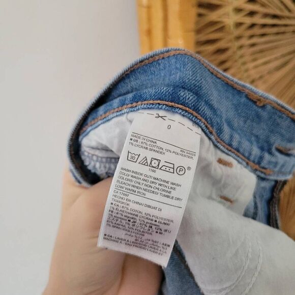 Old Navy Curvy Cuffed Shorts 0 - Picture 4 of 5